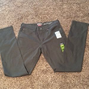 Denizen Levi’s 216 Skinny Fit